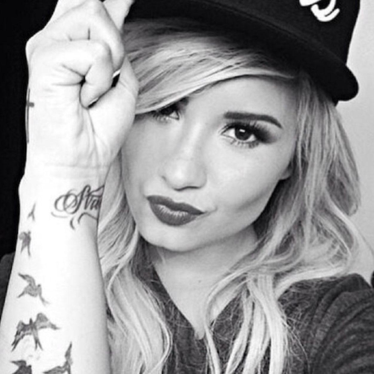 ~Never be ashamed of what you feel. You have the right to feel any emotion that you want, and do what makes you happy.~ [FLRP|Fake| MC 18+|SS|Single|Detailed]