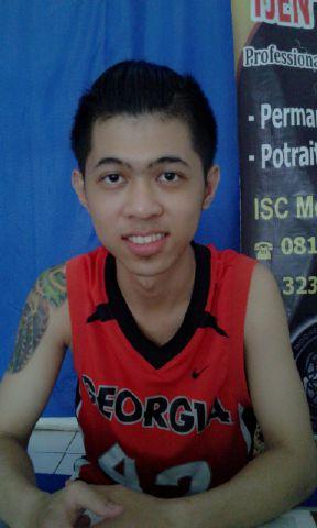a guy who with tattoos :) '95 #ManchesterUnited !
