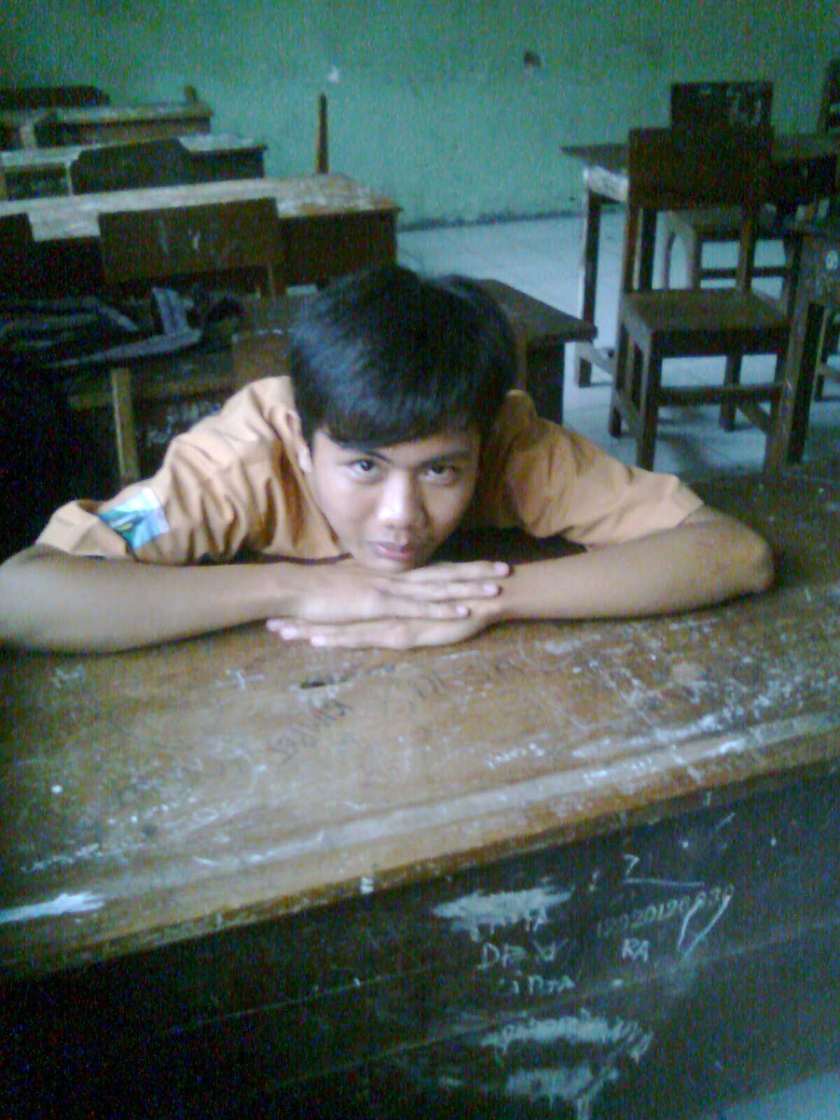 Slalu brusaha membuat orang tertawa #free_enjoy:P

my:ask.fm_@RIbrahimpar2