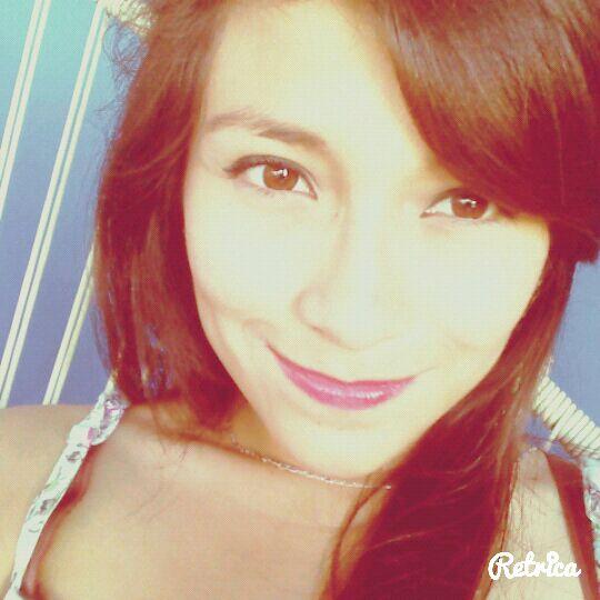 Todo el mundo va de prisa, me conforma tu sonrisa :)