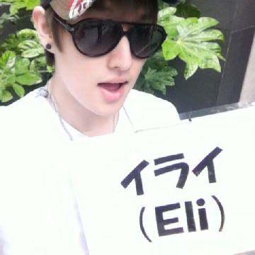 Parody of @u_kisseli | Vokalis, Rapper of U-Kiss | 13 Maret 1991 | H/W : 181cm/60kg | Suami Jahatnya @sdarakrung21 xD ♥