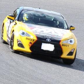 YMSでは、レース活動を始め、チューニング・整備など、「車で楽しむ」をモットーに活動しております