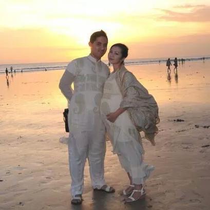 A Wife, A Young Mom, Both Career & Family Woman...However, Family is Priority...Keep Smile, Don't Worry Be Happy :)
