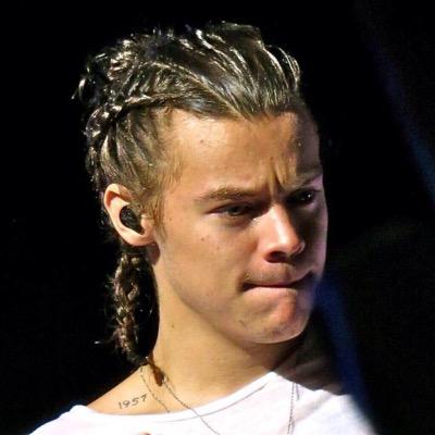 hello! @joliyhes gave you a free follow so please follow her back! thanks