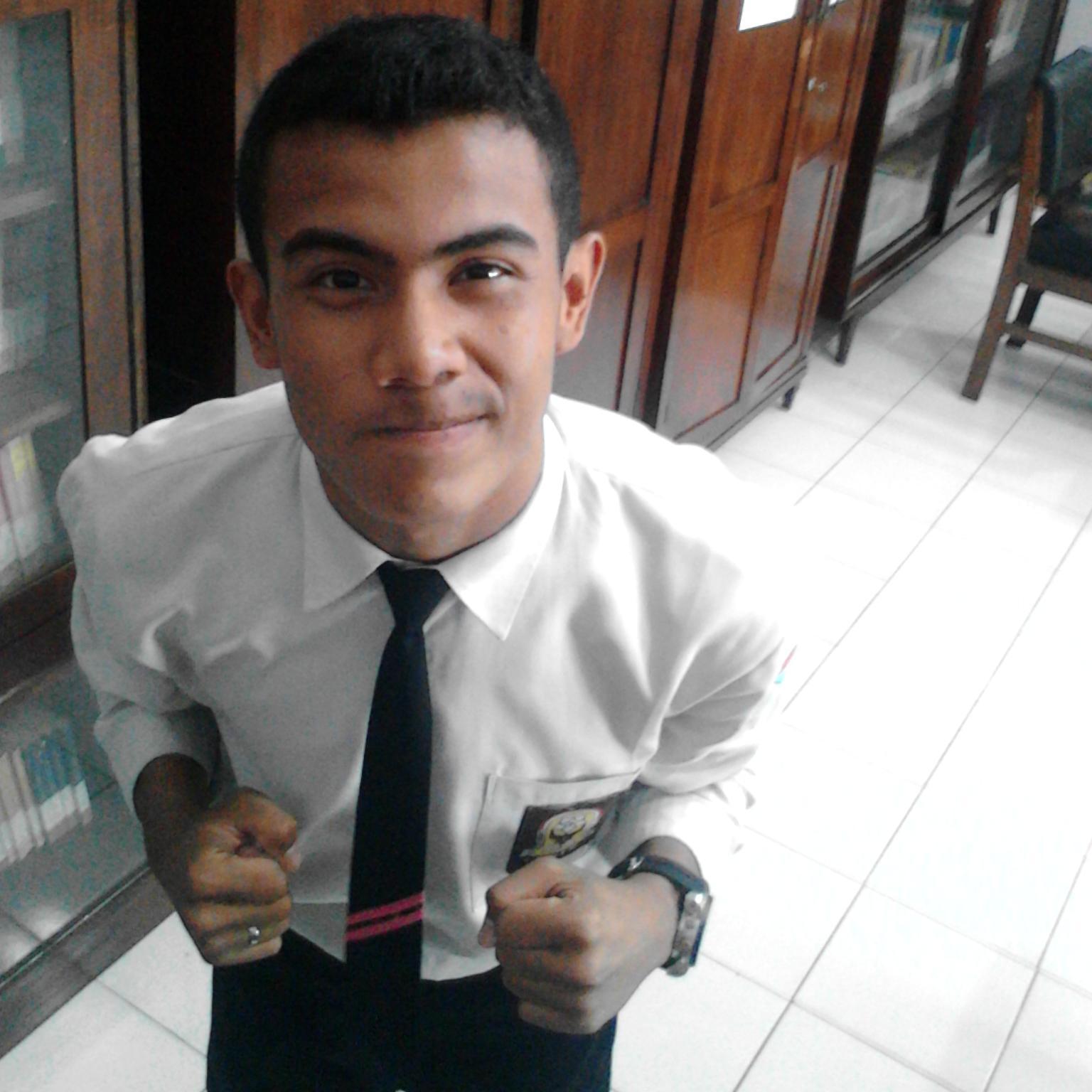 Riski 24 * footsal love sport and football and fro is a sport that terfaforit BASKET ball. Want to be like Denny Sumargo 22 *