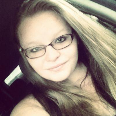 heyy my name is Lizz its short for Elizabeth but I am 19 and I am country I love being outside and working in the yard and having fun..