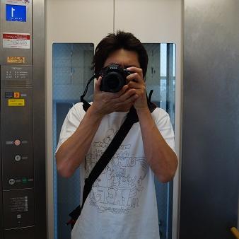 気がついたら三児の父になってました。
日々仕事に家庭に大忙しです。趣味とまでは言えませんが写真を撮ったりします！HONDAとSONYをこよなく愛す40歳です。F1、Mリーグ、大河ドラマ観戦好きです。