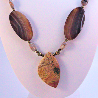 Welcome! We offer handmade, elegant, unique jewelry for women and men. Featuring a wide array of beautiful natural stones and shells. Custom orders welcome!