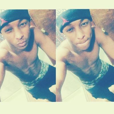 Singer/songwriter in the making, *freak* follow me on instagram:@highoffthemoon Main account: @_xoahyjay_