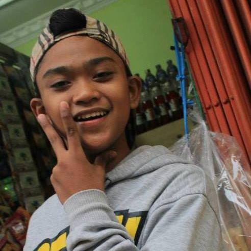 #633,,, flower city ,anak nakal pasti gaul nya sama yang nakal lagi,,tapi belum tentu anak nakal itu punya pacar yang nakal... dare,,sahabat??? eweh ajng
