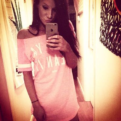 rennie_stevens's profile picture. Not your basic bi natural beauty is boring and uninteresting to me. I love girls who wear hella make up and have bitch brows and anger management issues️