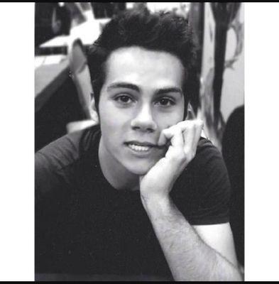 DylaanTyleer_'s profile picture. 'È difficile guarire di colpo da un lungo amore'