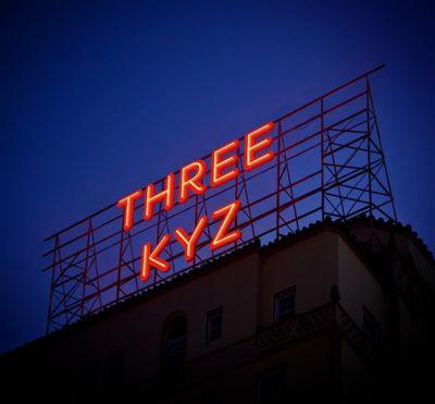 we r a teen band 3 kyz luv 2 sing n cover .we want some1 to follow us in return u will get a follow back:-)