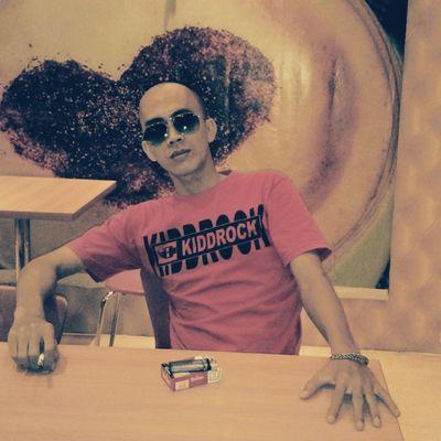 Ttl : Sampit, 10 Januari 1987; Tinggi Badan : 167; Berat Badan : 58; Agama : Kristen Protestan, Hobby : Organisasi