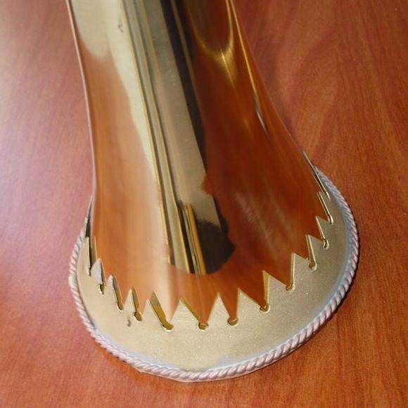 taller de reparación, mantenimiento y venta (nuevos y de ocasión) de instrumentos musicales de viento.