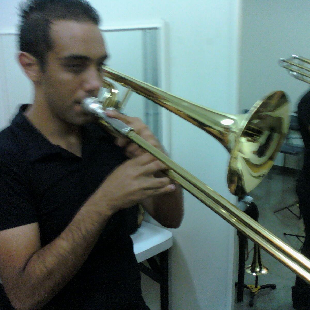 Estudante de Trombone toca na Corporação Musical Yolanda Ascencio de São Caetano Do Sul - SP