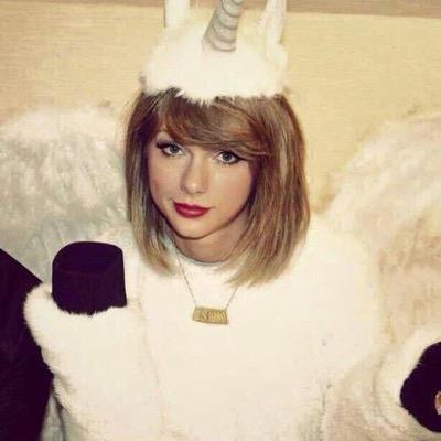 fandom acount . Love taylor , im going to see her in london . any pictures you will find here :)
