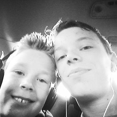 Instagram: @_ewoudje_
Facebook: Ewoud van der Wende
Snapchat: ewoudje001