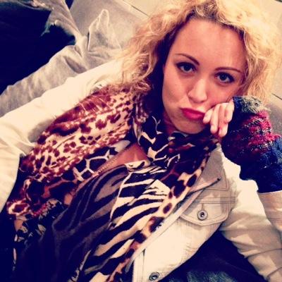 AngelaGola's profile picture. #hashtag I love lamp.