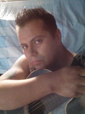 si me sigues,te sigo,Follow me and I follow you.Ama,sonríe,y ve siempre en busca de lo que quieres.