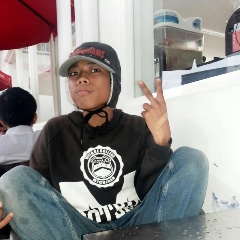Cwok yg simple, sensitif, keras kepala, mudah marah tapi suka bercanda, dan sedikit Egois | I LOVE REGGEA !!! P.B.K 30 \m/