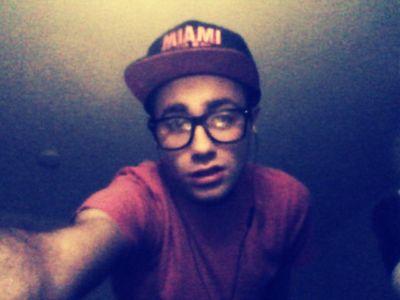 spitting barz smoking blunts singing songs hitting bongs like Chi Chang chong #dreamchasers #stackingpaper