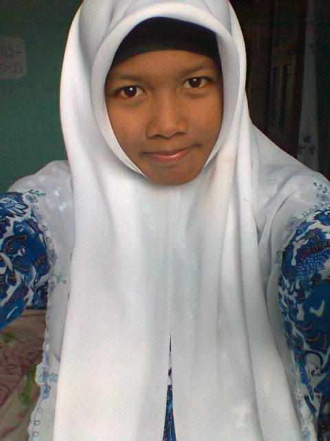 I Wast born in Borneo 29 Agustus 1998 
Fb : Aniis Syahraniie