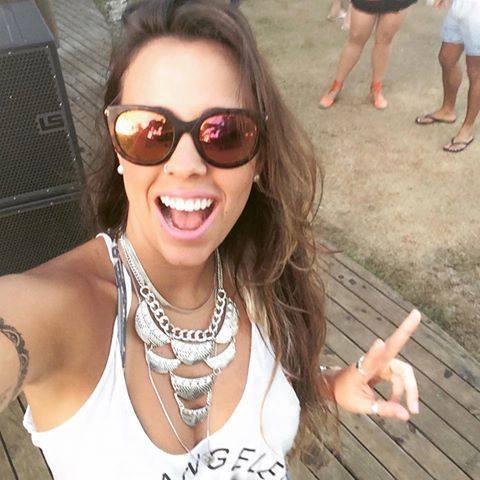nada e errado se te faz feliz, viva , ame, lute , corra atraz ñ deu certo a vida continua e pessoas novas aparecem um exemplo eu ....... ;) @ANGELIS te amo vida