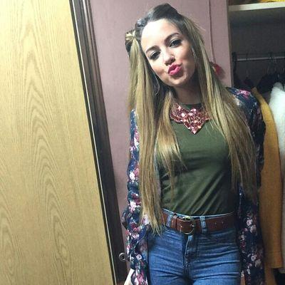 estudiante de comercio,con una sonrisa de oreja a oreja siempre!♧ enamorada de mi ciudad♡♡ la pena pa quien la quiera♤