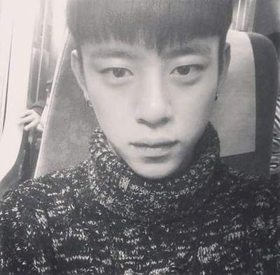Daehyun_Bad's profile picture. แดฮยอนจากบอท #badbangchan คุณหมอสุดหล่อครับ ช่วยสนับสนุน @ reila_rei คนเก่งกันด้วยนะครับและอย่าลืมมาอ่านฟิคกันเยอะๆนะครับ :)