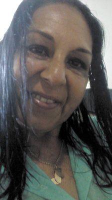 sou uma pessoa extrovertida adoro fazer  amigos ,e sem musica eu  não vivo,sou uma pessoa do bem,tento sempre dar o melhor de mim .