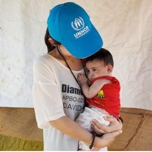 Spokesperson for UNHCR (the UN refugee agency) Tweet in English, French, Korean, and Japanese.