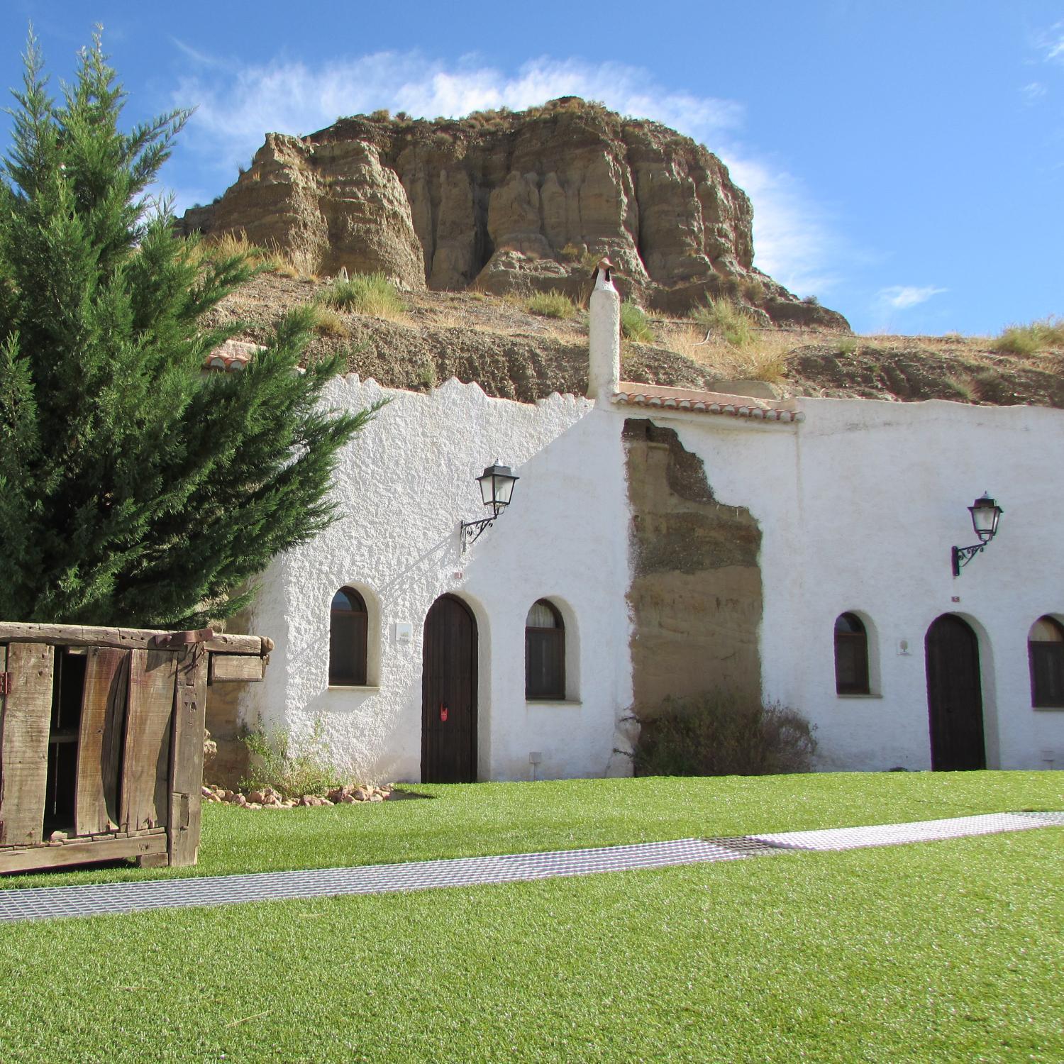 Somos un Hotel de cuevas en plena naturaleza con unas vistas que harán las delicias de tus vacaciones y escapadas.