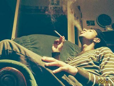 Fumo, sballo, musica e stop.