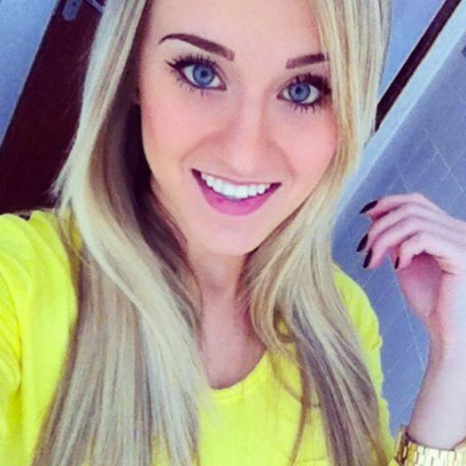 sou vitória mendonça meu robi é tirar fotos soo modelo e muito amiga de meninas mais popular como mariana sampaio, veja os videos no youtube beijos