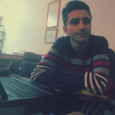 Bazı kızlar gerçekten manken gibi, hani şu vitrinde duran beyni olmayan .))