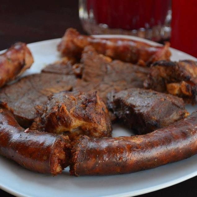 Restaurante de comida tipica de Teopisca, San Cristobal y otros municipios. Rodeado de hermosos jardines, con el excelente clima de berriozabal.