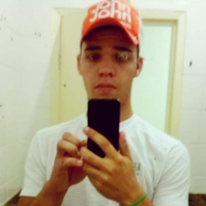 Sab akelle karinha q vc viu apenas uma Vez e Nunk Mais esqueceu??? Prazer esse sou EU... Vivo a Vida pois ele tbm vive em Mim.
