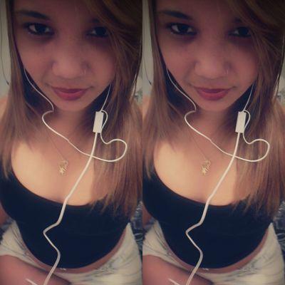 Um brinde a todos aqueles q me maltrataram e pisaram em mim, pois foram esses que me tornaram cada dia mais forte!!♡♥