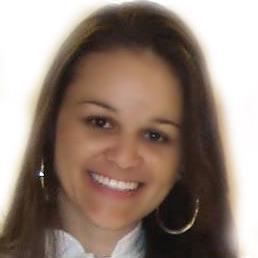 Mestre em Ortodontia, com um caso de amor com a Odontologia.  Ligada nas redes sociais!