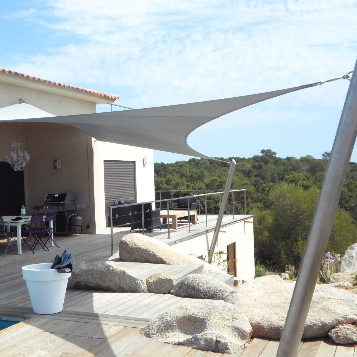 Entreprise spécialisée en installation de voiles d'ombrage et toiles de pergola et tonnelles sur mesure. Protection solaire en France / Devis gratuit