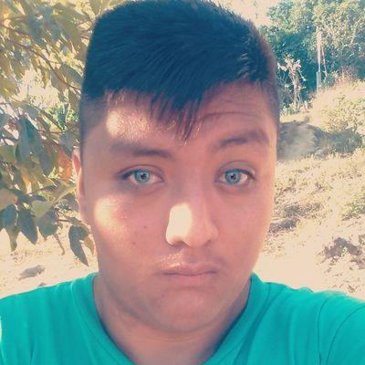 carlosms03's profile picture. Sigue me y te sigo 3 :-) 
(^_-)