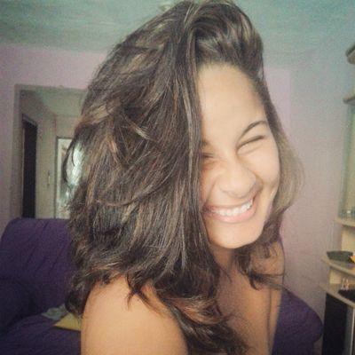 Ingrid Goés, 16. Brasil. ☮ Por quê metade de mim já é fumaça, e a outra metade já subiu pra cuca. ✌