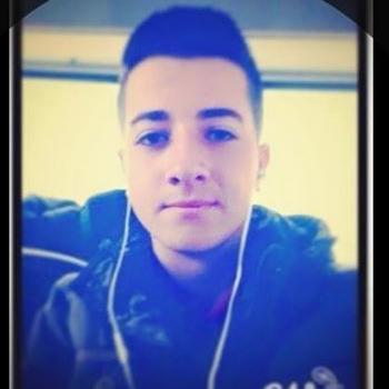 Ben , Ulaşılması Zor Değil.. Anlaşılması zor olan bir insanım..