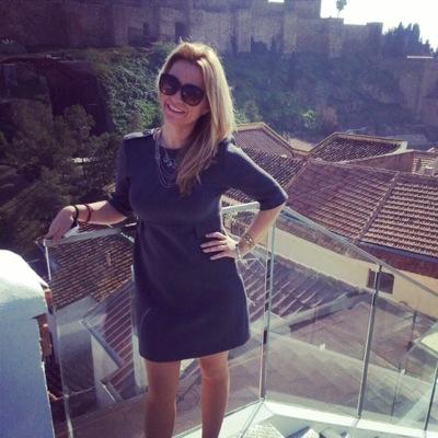 Periodista malagueña enamorada de la vida! Una copa de #vino,buena compañia, y el mundo para de placer!!! #viviendo