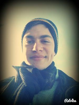 Takip edeni takip ederim
En seriden takiplerişim
Karşılıklı değil mi her şey
Gidersen ışık hızıyla silerim