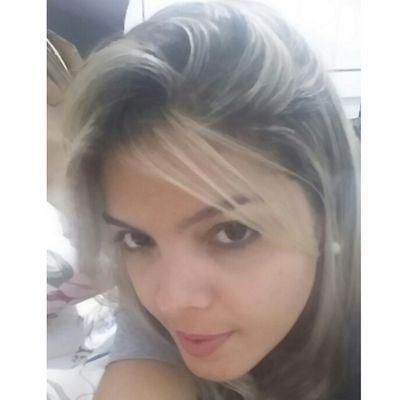 Sinceramente cada dia me torno uma nova mulher, hoje posso ser mais centrada, amanhã mais romântica, depois mais durona, e essa é a minha graça.