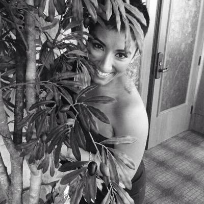 I'm a hard working woman that delivers fashionable style's, creating a high society looking woman. Bour.geoi.sie