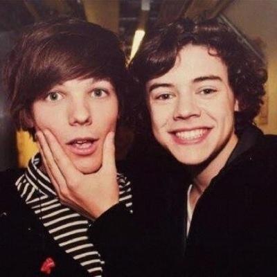 olha isso eh um grupo larry se quiser entrar manda o numero e nome na dm e nao tinha nome melhor esse me veio na cabeça na hora desculpa por isso valeu