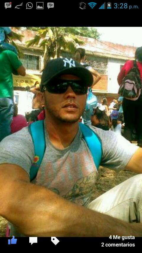 Chavista desde mi corazon,amo a mi madre,abuelas.!! Real madrid,yankees y los cardenales de lara.!! Pelotero aficionado.! 
INSTANGRaM:alijtorres